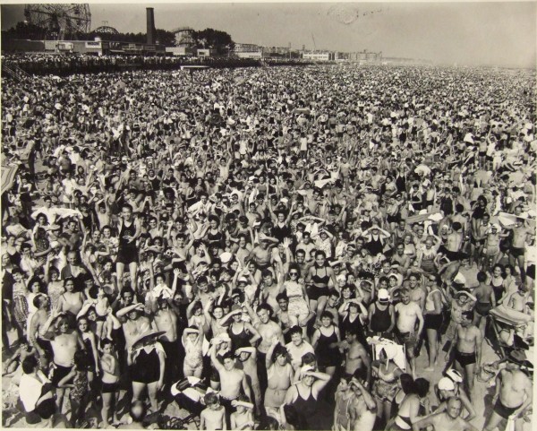 weegee_05_coney-island.JPG 600×481 140K weegee_05_coney-island.JPG 600×481 140K